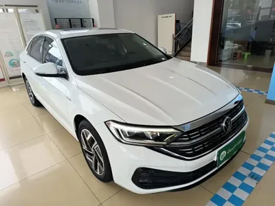 Volkswagen Sagitar 2023, 49800 км, за 12111.56 USD
