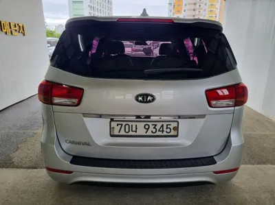 Kia Canival 2015, 176126 км, за 4429.97 USD