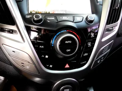 Hyundai Veloster 2012, 100794 км, за 2840.88 USD - фото 15