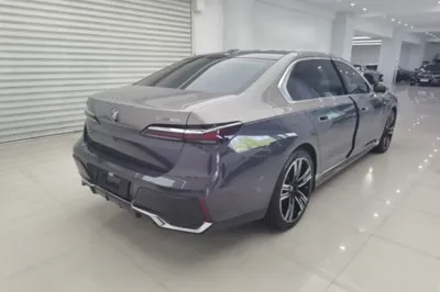 BMW i7 2023, 15800 км, за 76929 USD