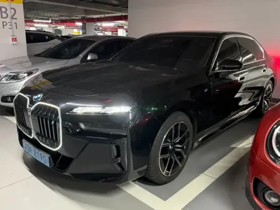 BMW i7 2023, 38000 км, за 75033.1 USD
