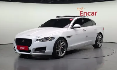 Jaguar XF · 2017 год