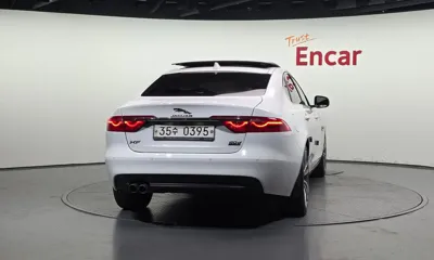 Jaguar XF 2017, 144989 км, за 4948.88 USD
