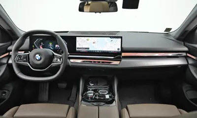 BMW 5-Series 2025, 8068 км, за 35038.67 USD - фото 7