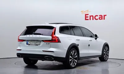 Volvo V60 2022, 59794 км, за 20477.14 USD