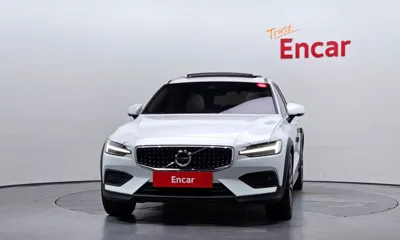 Volvo V60 2022, 59794 км, за 20477.14 USD