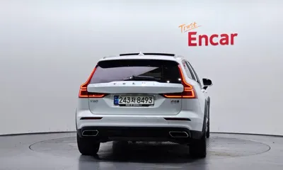 Volvo V60 2022, 59794 км, за 20477.14 USD
