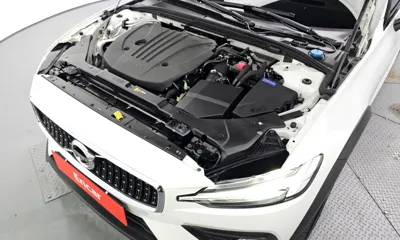 Volvo V60 2022, 59794 км, за 20477.14 USD - фото 6
