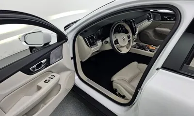 Volvo V60 2022, 59794 км, за 20477.14 USD - фото 10