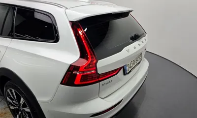 Volvo V60 2022, 59794 км, за 20477.14 USD - фото 23