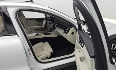 Volvo V60 2022, 59794 км, за 20477.14 USD - фото 26