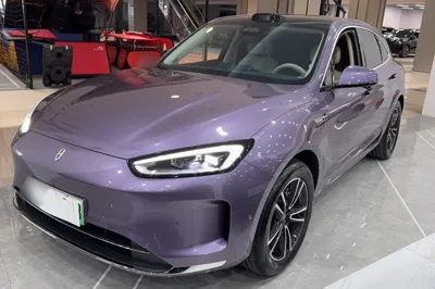 Hima AITO M5 · 2025 год
