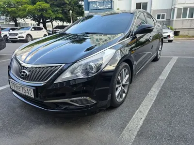 Hyundai Grandeur 2015, 166020 км, за 3643.17 USD