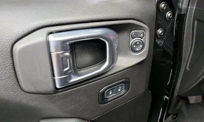 Jeep Wrangler 2023, 40053 км, за 32153.17 USD - фото 17