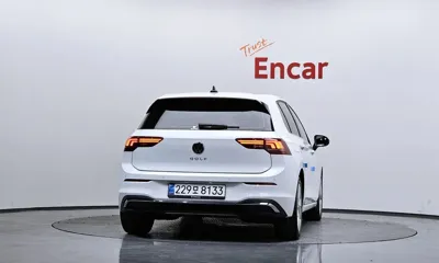 Volkswagen Golf 2025, 5317 км, за 23106.21 USD