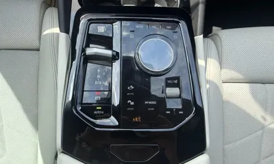 BMW 5-Series 2025, 7060 км, за 34388.6 USD - фото 9