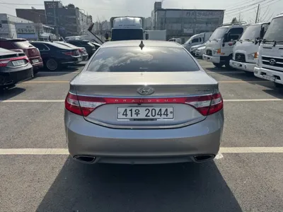 Hyundai Grandeur 2011, 180691 км, за 2841.1 USD
