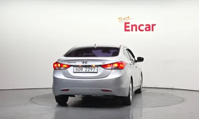 Hyundai Avante 2014, 132136 км, за 2642.88 USD