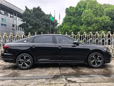 Volkswagen Passat 2024, 29600 км, за 16627.11 USD