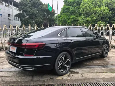 Volkswagen Passat 2024, 29600 км, за 16627.11 USD