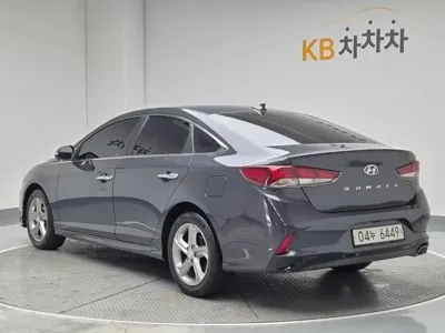 Hyundai Sonata 2018, 125000 км, за 7345.77 USD