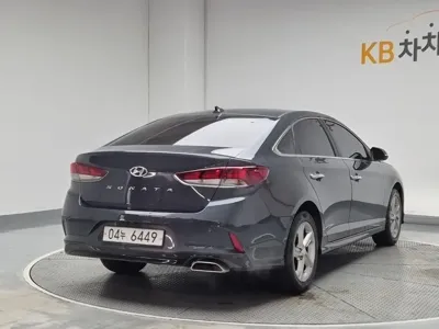 Hyundai Sonata 2018, 125000 км, за 7345.77 USD