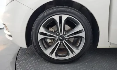 Kia K3 2014, 61103 км, за 5054.48 USD