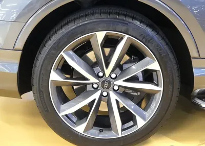 Audi Q7 2023, 44000 км, за 54046.99 USD