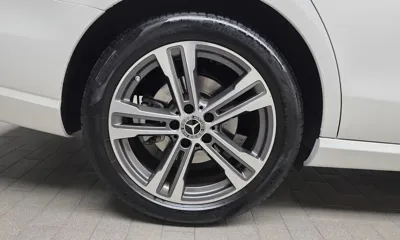 Mercedes-Benz E-Class 2023, 38003 км, за 25928.84 USD