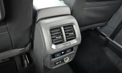 Volkswagen Tiguan 2018, 105939 км, за 12052.12 USD - фото 18