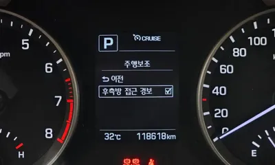 Hyundai Avante 2018, 118618 км, за 5420.42 USD - фото 18