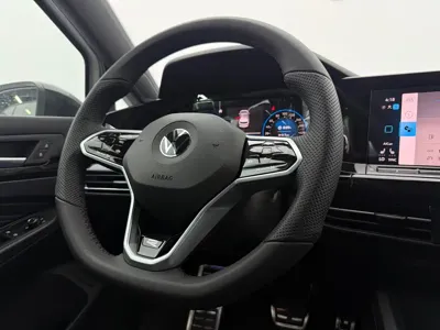Volkswagen Golf 2024, 100 км, за 21806.7 USD - фото 15