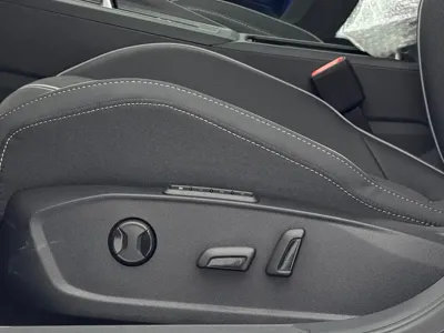 Volkswagen Golf 2024, 100 км, за 21806.7 USD - фото 17
