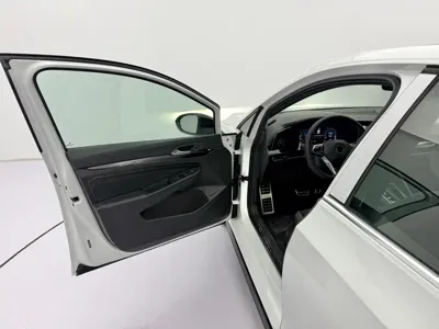 Volkswagen Golf 2024, 100 км, за 21806.7 USD - фото 18