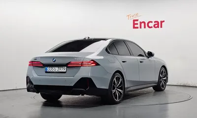 BMW 5-Series 2025, 9499 км, за 62229.22 USD