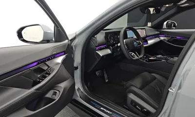 BMW 5-Series 2025, 9499 км, за 62229.22 USD - фото 11