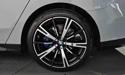 BMW 5-Series 2025, 9499 км, за 62229.22 USD - фото 21
