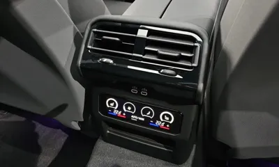 BMW 5-Series 2025, 9499 км, за 62229.22 USD - фото 29