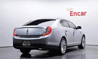 Lincoln MKS 2013, 142787 км, за 2636.27 USD
