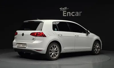 Volkswagen Golf 2015, 104505 км, за 4098.36 USD