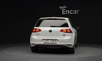 Volkswagen Golf 2015, 104505 км, за 4098.36 USD