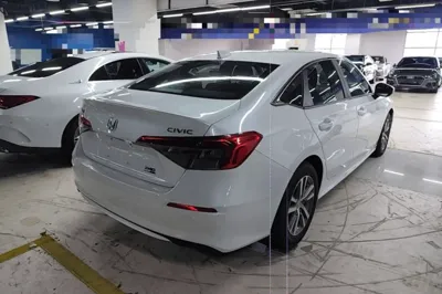 Honda Civic 2022, 14100 км, за 16690 USD - фото 6