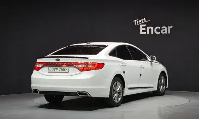 Hyundai Grandeur 2015, 153349 км, за 4569.53 USD