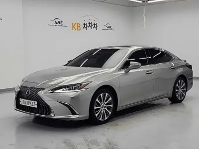 Lexus ES · 2019 год