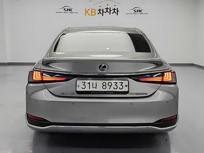 Lexus ES 2019, 151354 км, за 18827.37 USD