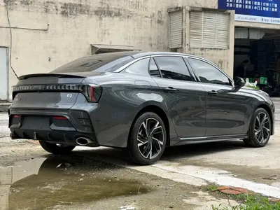 Lynk & Co 03 2025, 8000 км, за 12542.53 USD