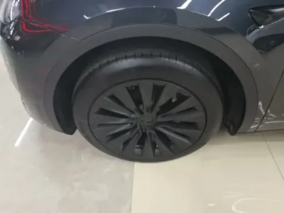 Tesla Model Y 2024, 32000 км, за 27309.65 USD - фото 23
