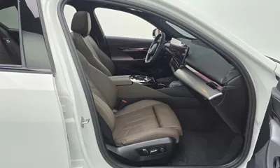 BMW 5-Series 2025, 7291 км, за 661019.77 USD - фото 26