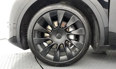 Tesla Model Y 2024, 29393 км, за 27302.86 USD