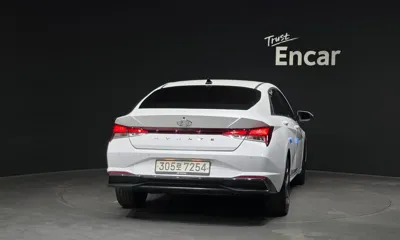 Hyundai Avante 2023, 76112 км, за 10496.26 USD